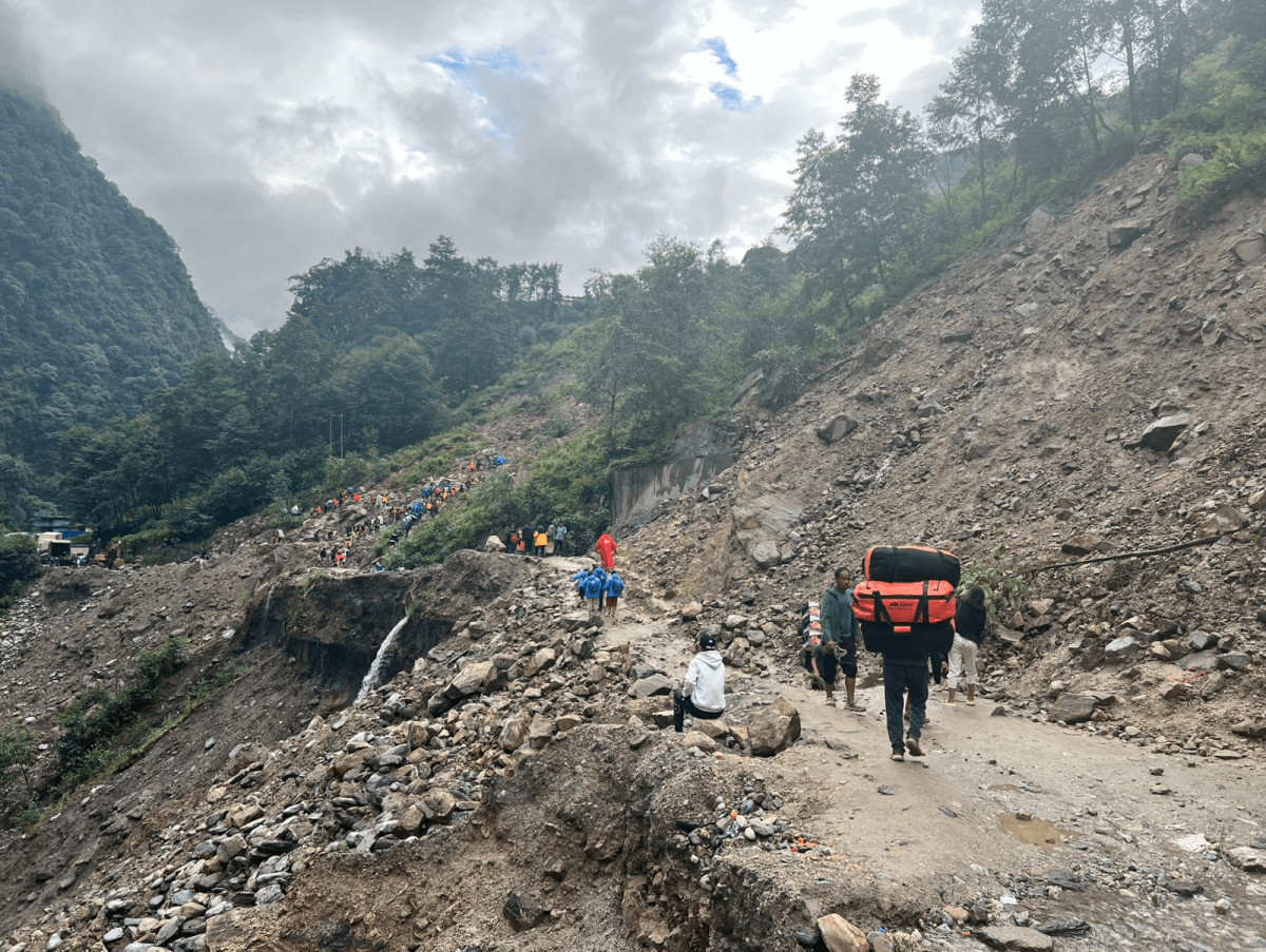 १० दिनदेखि ठप्प कोदारी राजमार्ग, स्थानीय आक्रोशित; मन्त्रीद्वयले गरे स्थलगत अनुगमन